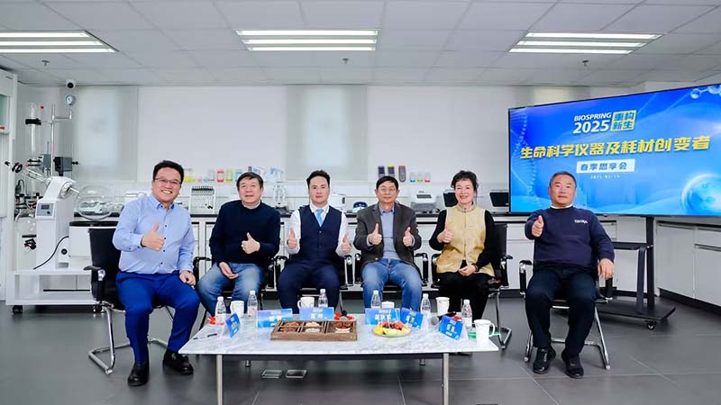 對(duì)話(huà)行業(yè)領(lǐng)軍人物：AI賦能生命科學(xué)，如何重構(gòu)2025新生？